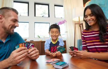 UNO Flip – Double-Sided Card Game